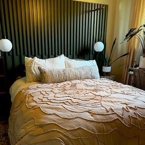 [Anthro] Striped Lumbar pillow